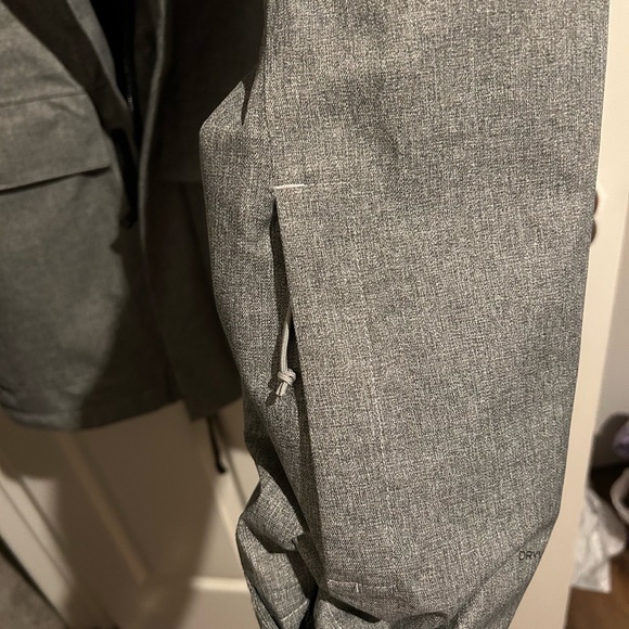 North Face men’s winter jacket - Picture 7 of 8